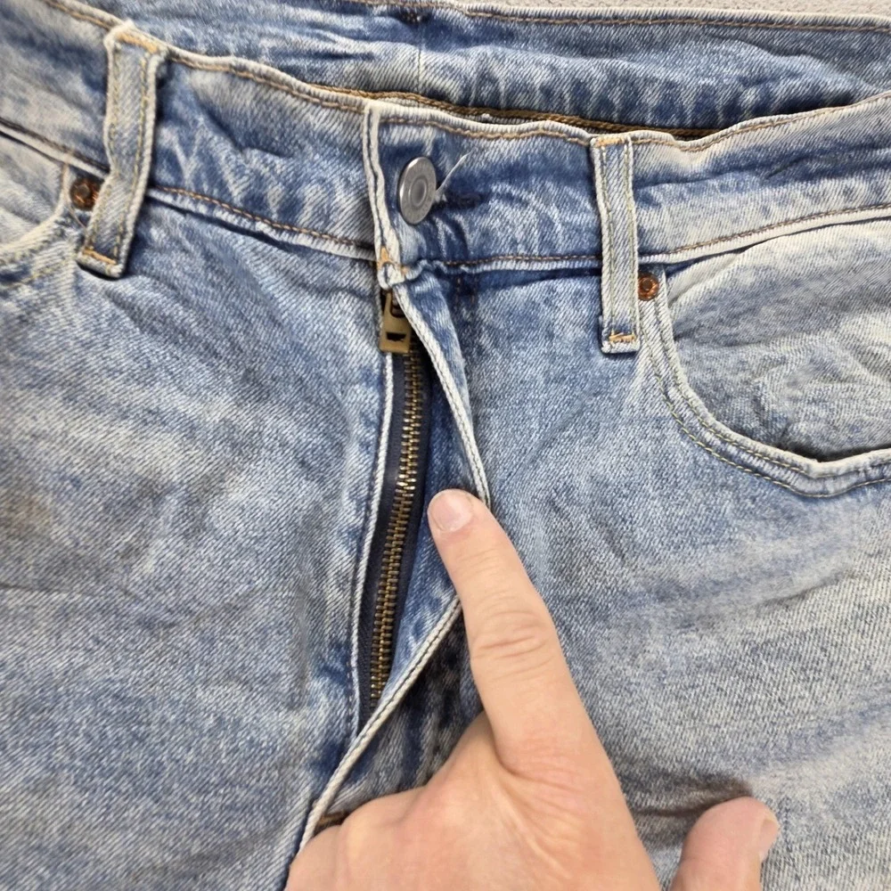 Levis 10245 important